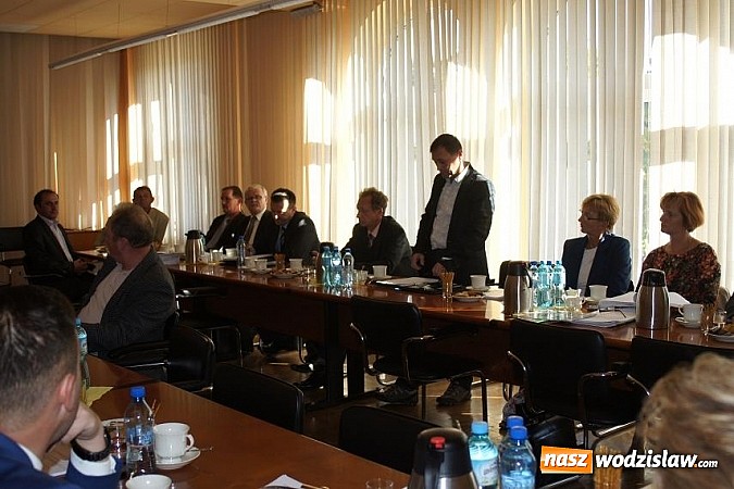Zdjęcie w galerii na portalu naszwodzislaw.com: Radni z Mszany debatowali w czasie sesji wiadomości z regionu