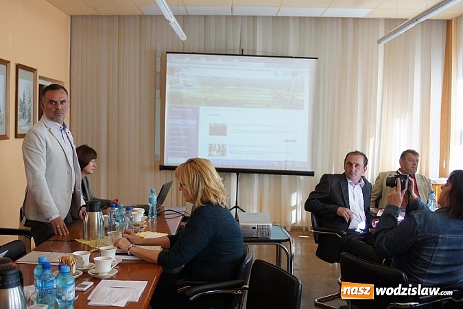 Zdjęcie w galerii na portalu naszwodzislaw.com: Radni z Mszany debatowali w czasie sesji wiadomości z regionu