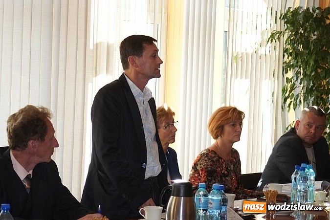 Zdjęcie w galerii na portalu naszwodzislaw.com: Radni z Mszany debatowali w czasie sesji wiadomości z regionu