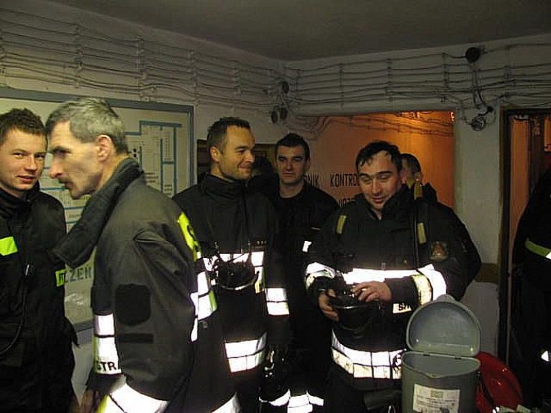 Zdjęcie w galerii na portalu naszwodzislaw.com: Strażacy ćwiczyli w komorze dymowej wiadomości z regionu