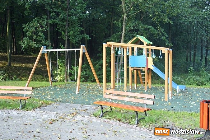 Zdjęcie w galerii na portalu naszwodzislaw.com: Nowy plac zabaw w Mszanie już otwarty wiadomości z regionu
