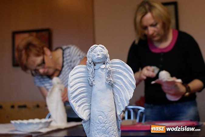 Zdjęcie w galerii na portalu naszwodzislaw.com: Ruszyły warsztaty ceramiczne w GOKiR Mszana wiadomości z regionu