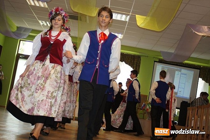 Zdjęcie w galerii na portalu naszwodzislaw.com: Tańcząco podsumowali projekt Comeniusa wiadomości z regionu