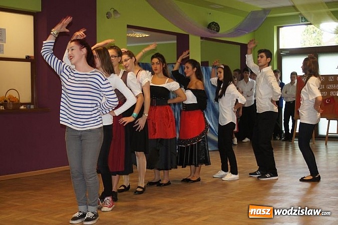 Zdjęcie w galerii na portalu naszwodzislaw.com: Tańcząco podsumowali projekt Comeniusa wiadomości z regionu