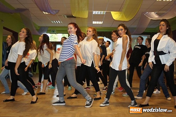 Zdjęcie w galerii na portalu naszwodzislaw.com: Tańcząco podsumowali projekt Comeniusa wiadomości z regionu