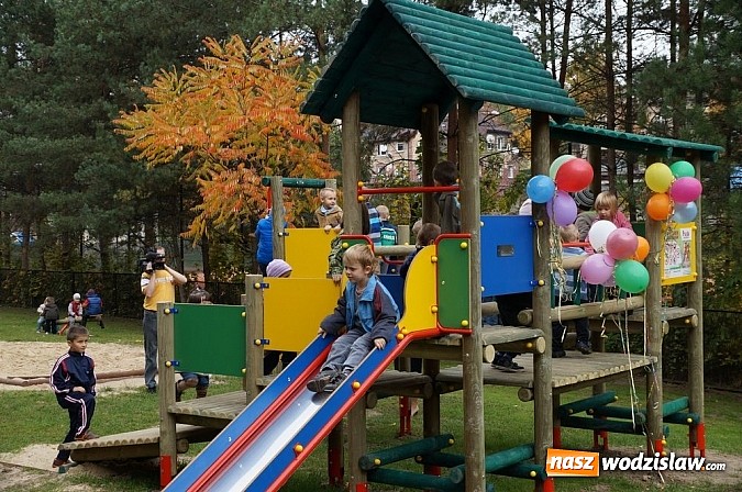 Zdjęcie w galerii na portalu naszwodzislaw.com: Powstał kolejny plac zabaw w Wodzisławiu Śląskim wiadomości z regionu