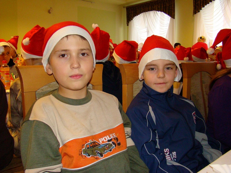 Zdjęcie w galerii na portalu naszwodzislaw.com: Tańce i konkursy ze Świętym Mikołajem wiadomości z regionu