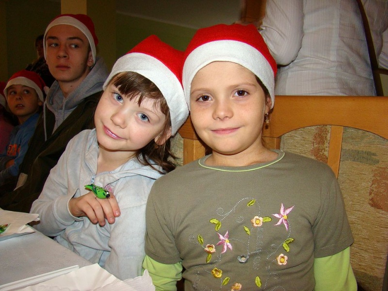 Zdjęcie w galerii na portalu naszwodzislaw.com: Tańce i konkursy ze Świętym Mikołajem wiadomości z regionu