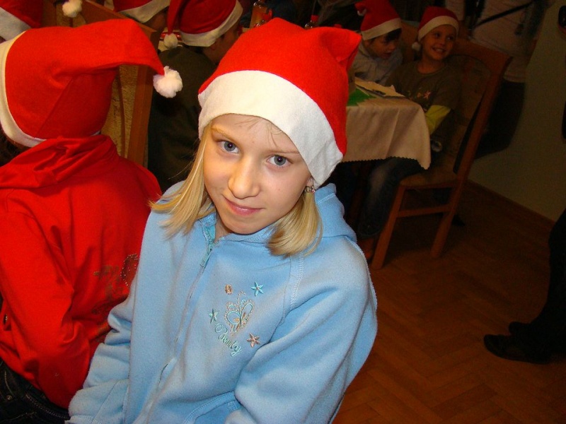 Zdjęcie w galerii na portalu naszwodzislaw.com: Tańce i konkursy ze Świętym Mikołajem wiadomości z regionu