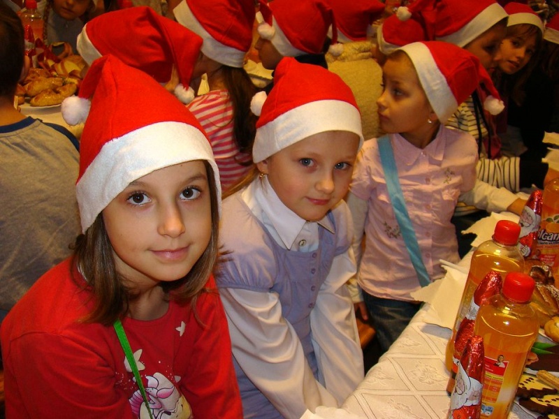 Zdjęcie w galerii na portalu naszwodzislaw.com: Tańce i konkursy ze Świętym Mikołajem wiadomości z regionu