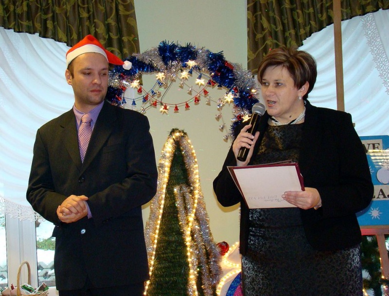 Zdjęcie w galerii na portalu naszwodzislaw.com: Tańce i konkursy ze Świętym Mikołajem wiadomości z regionu