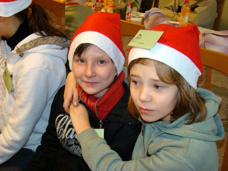 Zdjęcie w galerii na portalu naszwodzislaw.com: Tańce i konkursy ze Świętym Mikołajem wiadomości z regionu