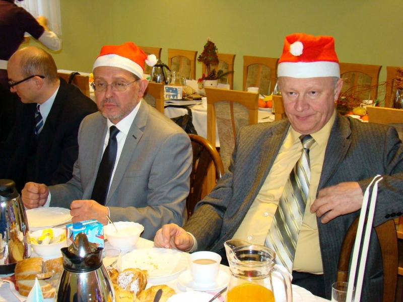 Zdjęcie w galerii na portalu naszwodzislaw.com: Tańce i konkursy ze Świętym Mikołajem wiadomości z regionu