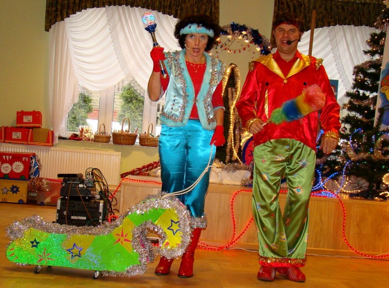 Zdjęcie w galerii na portalu naszwodzislaw.com: Tańce i konkursy ze Świętym Mikołajem wiadomości z regionu