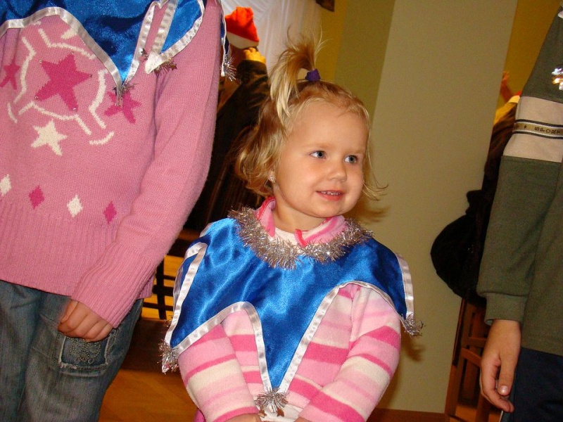 Zdjęcie w galerii na portalu naszwodzislaw.com: Tańce i konkursy ze Świętym Mikołajem wiadomości z regionu