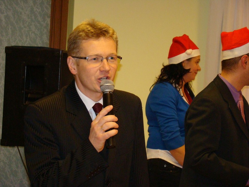 Zdjęcie w galerii na portalu naszwodzislaw.com: Tańce i konkursy ze Świętym Mikołajem wiadomości z regionu