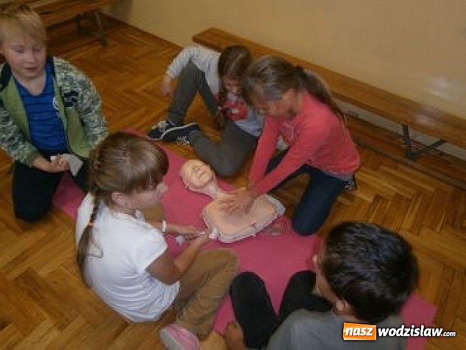 Zdjęcie w galerii na portalu naszwodzislaw.com: Uczniowie z SP 15 bili rekord razem z WOŚP wiadomości z regionu