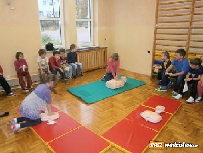 Zdjęcie w galerii na portalu naszwodzislaw.com: Uczniowie z SP 15 bili rekord razem z WOŚP wiadomości z regionu