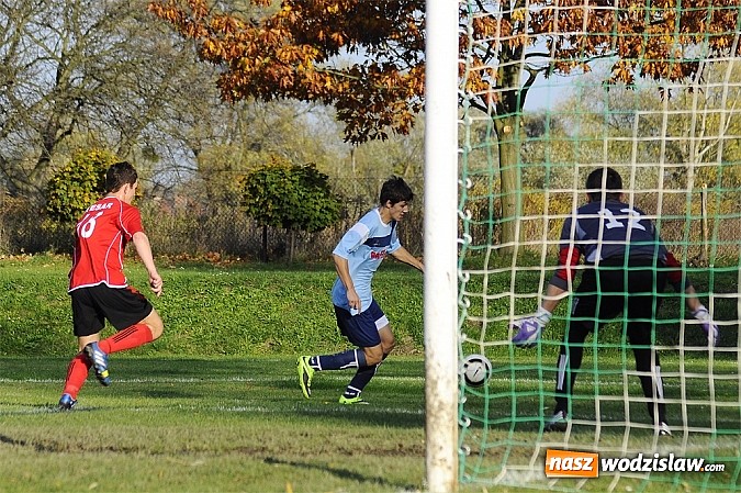 Zdjęcie w galerii na portalu naszwodzislaw.com: Piłkarze Rafako wygrali z Naprzodem wiadomości z regionu