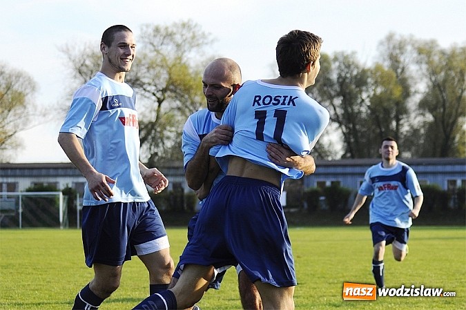 Zdjęcie w galerii na portalu naszwodzislaw.com: Piłkarze Rafako wygrali z Naprzodem wiadomości z regionu