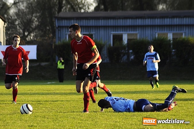 Zdjęcie w galerii na portalu naszwodzislaw.com: Piłkarze Rafako wygrali z Naprzodem wiadomości z regionu