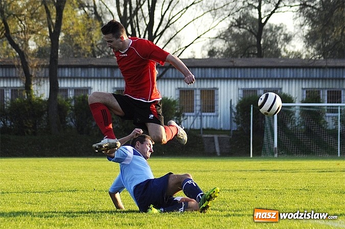 Zdjęcie w galerii na portalu naszwodzislaw.com: Piłkarze Rafako wygrali z Naprzodem wiadomości z regionu