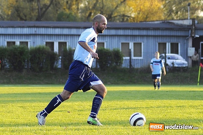Zdjęcie w galerii na portalu naszwodzislaw.com: Piłkarze Rafako wygrali z Naprzodem wiadomości z regionu
