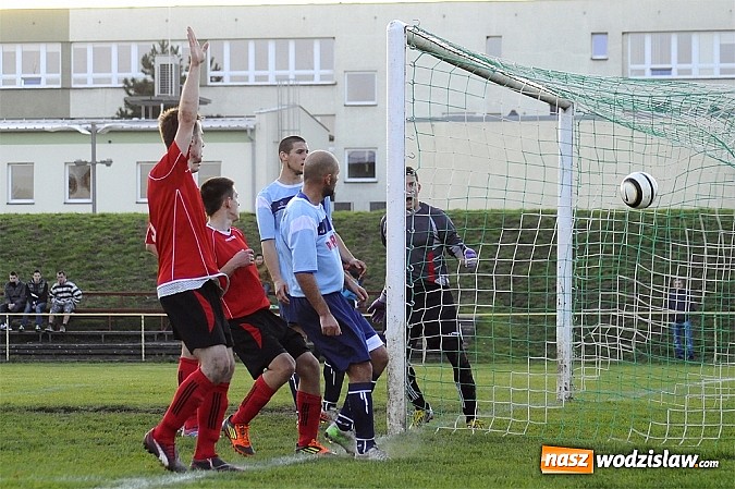 Zdjęcie w galerii na portalu naszwodzislaw.com: Piłkarze Rafako wygrali z Naprzodem wiadomości z regionu