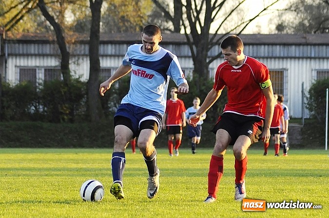 Zdjęcie w galerii na portalu naszwodzislaw.com: Piłkarze Rafako wygrali z Naprzodem wiadomości z regionu
