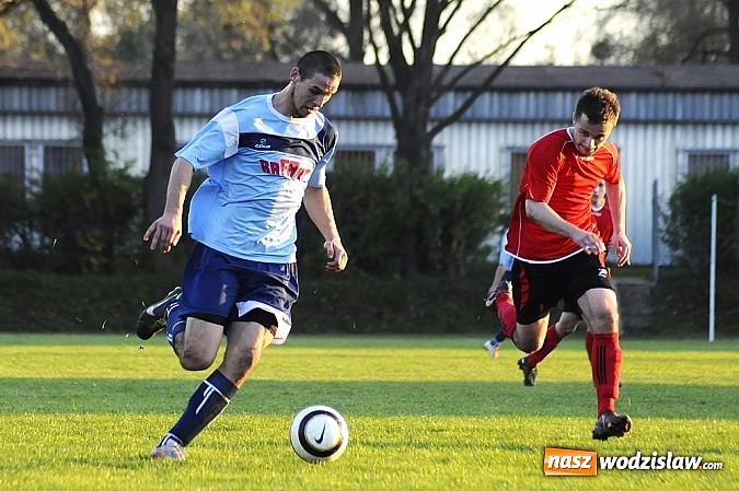 Zdjęcie w galerii na portalu naszwodzislaw.com: Piłkarze Rafako wygrali z Naprzodem wiadomości z regionu