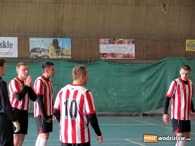 Zdjęcie w galerii na portalu naszwodzislaw.com: XXI Mistrzostwa Śląska strażaków w piłce halowej wiadomości z regionu