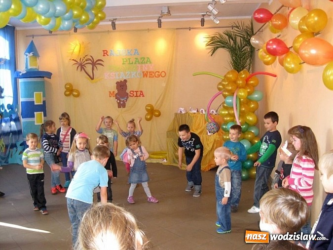 Zdjęcie w galerii na portalu naszwodzislaw.com: Tak bawiły się dzieci na urodzinach misia wiadomości z regionu