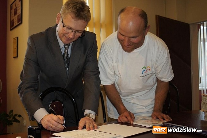 Zdjęcie w galerii na portalu naszwodzislaw.com: Tomek Wędrowniczek odwiedził Mszanę wiadomości z regionu