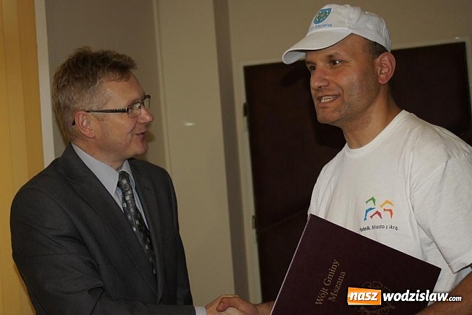 Zdjęcie w galerii na portalu naszwodzislaw.com: Tomek Wędrowniczek odwiedził Mszanę wiadomości z regionu