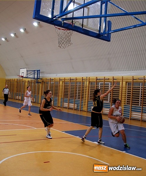 Zdjęcie w galerii na portalu naszwodzislaw.com: Juniorki ŻKK Olimpia rozgromiły drużynę z Wisły  wiadomości z regionu
