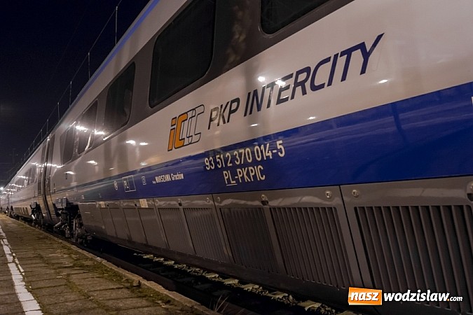 Zdjęcie w galerii na portalu naszwodzislaw.com: Superszybkie Pendolino na stacji w Chałupkach wiadomości z regionu
