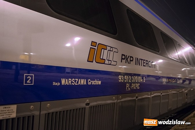 Zdjęcie w galerii na portalu naszwodzislaw.com: Superszybkie Pendolino na stacji w Chałupkach wiadomości z regionu