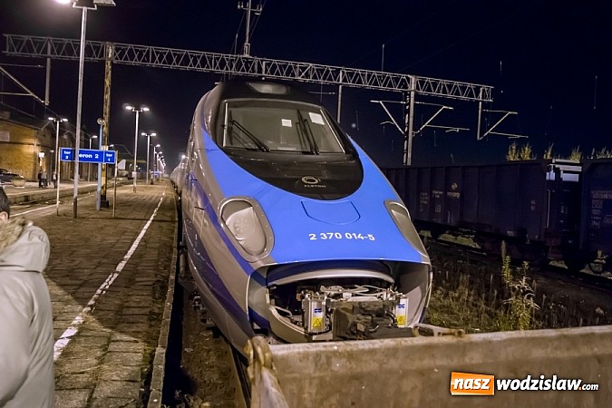 Zdjęcie w galerii na portalu naszwodzislaw.com: Superszybkie Pendolino na stacji w Chałupkach wiadomości z regionu