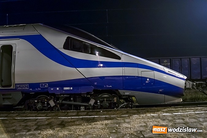 Zdjęcie w galerii na portalu naszwodzislaw.com: Superszybkie Pendolino na stacji w Chałupkach wiadomości z regionu