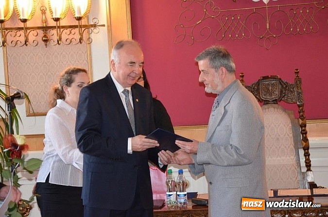 Zdjęcie w galerii na portalu naszwodzislaw.com: Najbardziej doświadczeni lekarze ziemi wodzisławskiej uhonorowani wiadomości z regionu