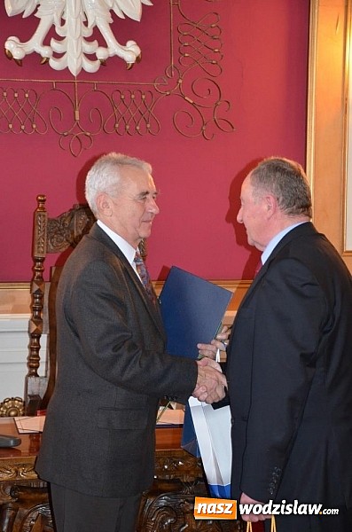 Zdjęcie w galerii na portalu naszwodzislaw.com: Najbardziej doświadczeni lekarze ziemi wodzisławskiej uhonorowani wiadomości z regionu