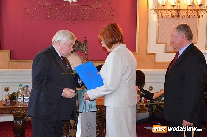 Zdjęcie w galerii na portalu naszwodzislaw.com: Najbardziej doświadczeni lekarze ziemi wodzisławskiej uhonorowani wiadomości z regionu