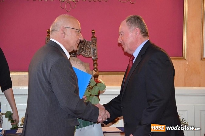 Zdjęcie w galerii na portalu naszwodzislaw.com: Najbardziej doświadczeni lekarze ziemi wodzisławskiej uhonorowani wiadomości z regionu