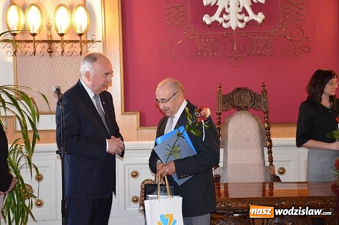 Zdjęcie w galerii na portalu naszwodzislaw.com: Najbardziej doświadczeni lekarze ziemi wodzisławskiej uhonorowani wiadomości z regionu