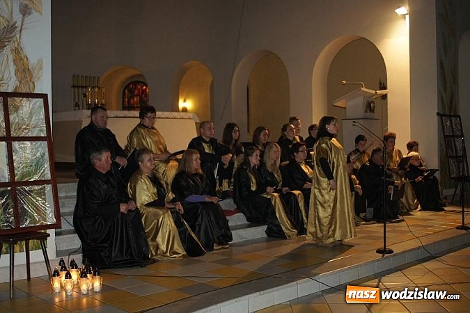 Zdjęcie w galerii na portalu naszwodzislaw.com: Wspaniały Koncert Papieski ku czci Jana Pawła II w Połomi wiadomości z regionu