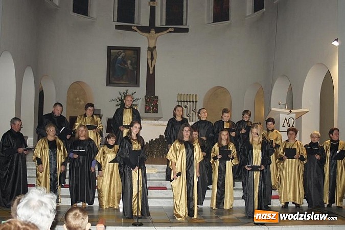 Zdjęcie w galerii na portalu naszwodzislaw.com: Wspaniały Koncert Papieski ku czci Jana Pawła II w Połomi wiadomości z regionu