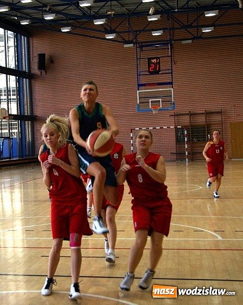 Zdjęcie w galerii na portalu naszwodzislaw.com: Pierwsza porażka dziewczyn z ŻKK Olimpia wiadomości z regionu