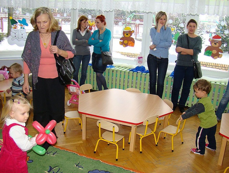 Zdjęcie w galerii na portalu naszwodzislaw.com: Dla dwulatków mamy krzesełeczka wiadomości z regionu