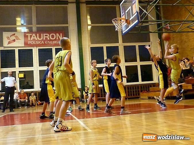 Zdjęcie w galerii na portalu naszwodzislaw.com: Wygrana koszykarzy MKS Wodzisław Śląski z KTK Knurów wiadomości z regionu