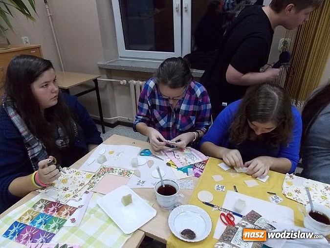 Zdjęcie w galerii na portalu naszwodzislaw.com: Tak spędzają jesienne wieczory w Gogołowej wiadomości z regionu